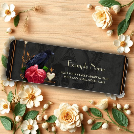 Gotischer Schädel und Raven.