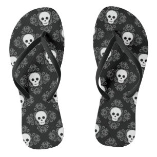 Gotischer Sommerschädel Halloween schmückend Badesandalen