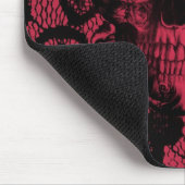 Gotischer Spitzeschädel im Rot und im Schwarzen Mousepad (Ecke)