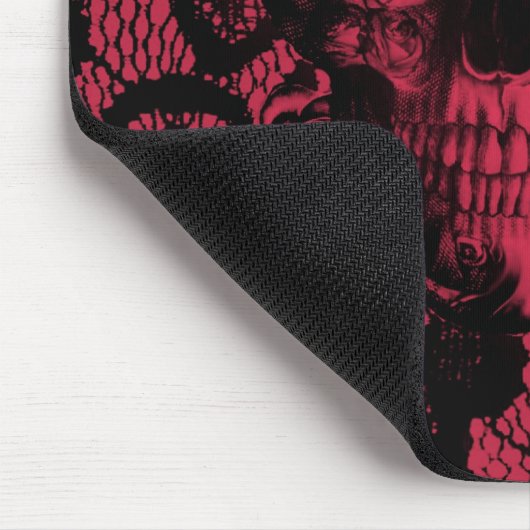 Gotischer Spitzeschädel im Rot und im Schwarzen Mousepad (Ecke)