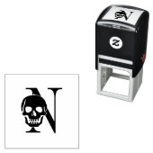 Gotischer Totenkopf über einzelner Anfangsmonogram Permastempel (Beispiel)