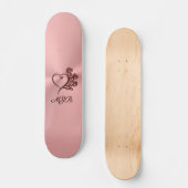 Gotisches Herz und Rose auf Rose-Gold mit Monogram Skateboard (Vorderseite)