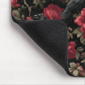 Gotisches Muster mit Rote Rosen und Krähen Mousepad (Ecke)