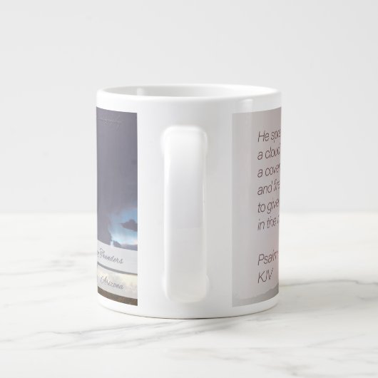 Gott der Herrlichkeit Thunders Psalm 105:39 KJV Jumbo-Tasse (Rückseite)