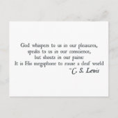 Gott flüstert uns in unserem Vergnügen Postkarte (Vorderseite)