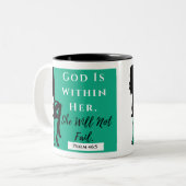 Gott ist innerhalb ihrer zweifarbige tasse (Vorderseite Links)