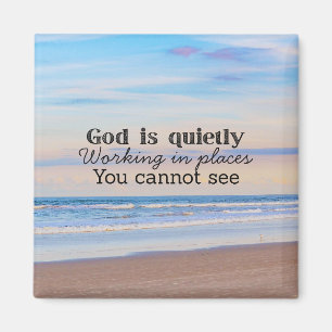 Gott wirkt christliche Typografie Biblisch Magnet