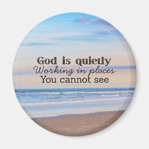 Gott wirkt christliche Typografie Biblisch Magnet