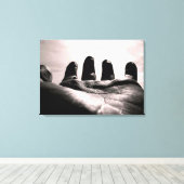 Götter reichten Hand durch Heilhandschuh schwarz & Leinwanddruck (Insitu (Holzboden))