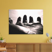 Götter reichten Hand durch Heilhandschuh schwarz & Leinwanddruck (Insitu (Wohnzimmer))