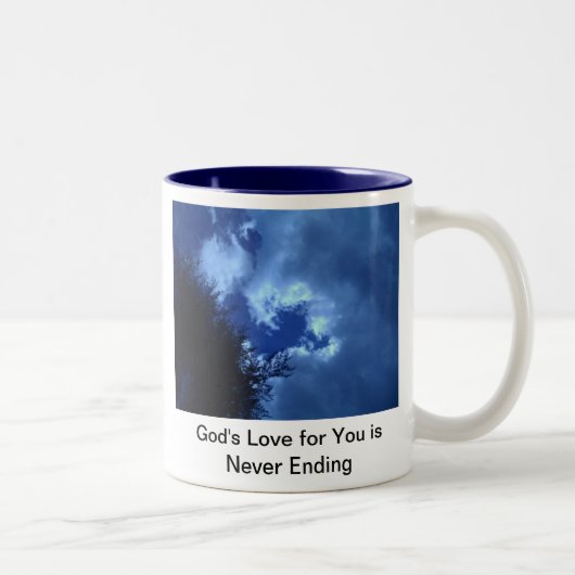 Gottes Liebe für dich ist nie die Beendigung der T Zweifarbige Tasse (Rechts)