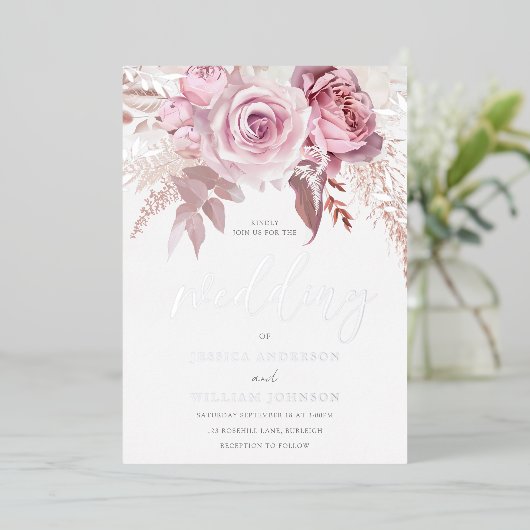 Göttliches Rosa und Silber Moderne Blumenhochzeit Folieneinladung (Stehend vorne)