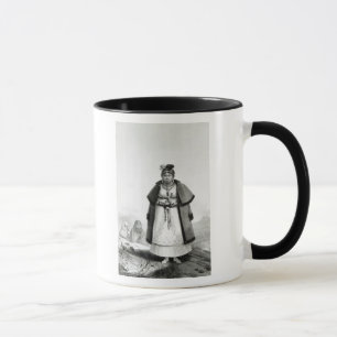 Gouaranis Frauen, die gehen, am Sonntag anzuhäufe Tasse