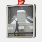 Grab des unbekannten Soldaten Ornament Aus Metall (Links)