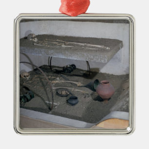 Grab eines Gaulish Leiters und seines Silbernes Ornament