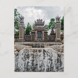 Grab in Hue Graveyard, Vietnam Postkarte