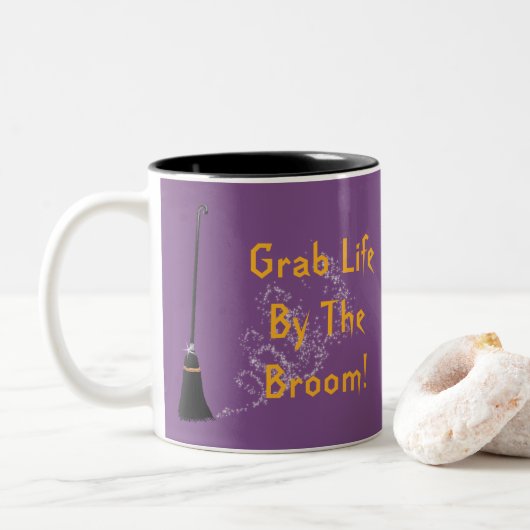 Grab Life by Broom Halloween Tasse (Mit Donut)