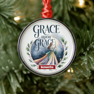 Grace auf Grace Ornament Aus Metall
