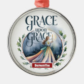 Grace auf Grace Ornament Aus Metall (Vorne)