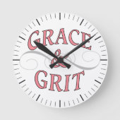 Grace & Grit Girl-Power Runde Wanduhr (Vorderseite)