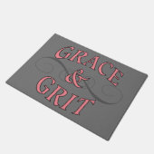 Grace & Grit in Rosa und Grau Fußmatte (Schrägansicht)