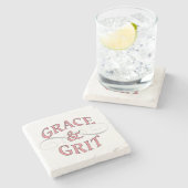 Grace & Grit Worte in Rosa & Grau Steinuntersetzer (Seitenansicht)