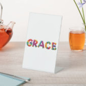 Grace Name in lebendigem Crochet-Muster Sockelschild (In SItu)