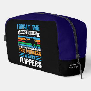 Graceful Scuba Diver in Underwater Bliss Waschbeutel