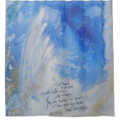 Graceful White Angel Wing in einem blauen nächtlic Duschvorhang (Vorderseite)