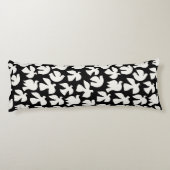 Graceful White Fying Doves Grafikmuster Seitenschläferkissen (Rückseite)