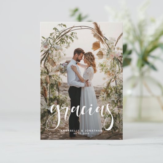Gracias Elegant Zwei-Foto Hochzeit Dankeskarte (Stehend Vorderseite)