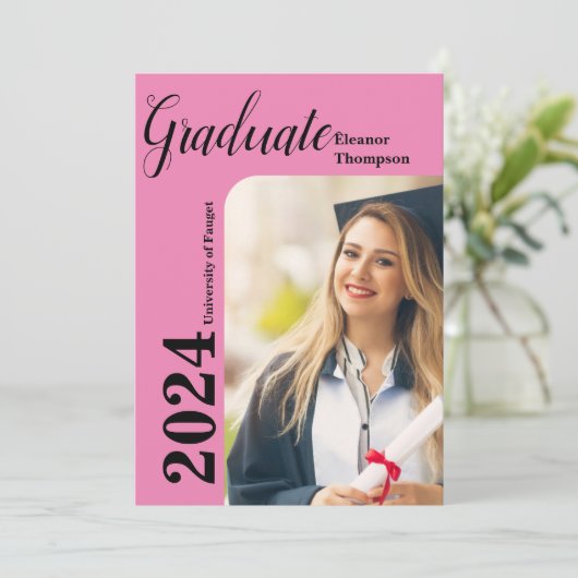 Grad 2024: Modernes Schwarz-Weiß-Foto Einladung (Stehend Vorderseite)