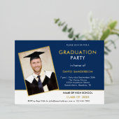Grad 2025 Graduation Party Foto Navy White Gold Folieneinladung (Stehend vorne)
