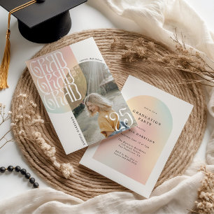 Grad '25 Foto Arch Wavy Typografie Abschluss Einladung