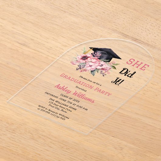 Grad Cap und rosa Blüte Sie tat es Grand Party Acryleinladungen (Ablage )