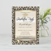 Grad Cap, Weinglas Glitzer Leopard Print Einladung (Stehend Vorderseite)