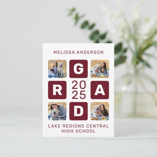 Grad Foto Collage Burgundy Einzigartiger Abschluss Einladungspostkarte (Stehend Vorderseite)
