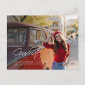 Grad Foto Script Moderner Abschluss 2025 Ankündigungspostkarte (Vorderseite)