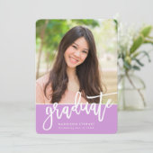 GRAD PARTY Chic Foto trendy Kalligraphie lila Einladung (Stehend Vorderseite)