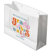 Grad vibes only grade party class of 2024 große geschenktüte (Vorderseite Schrägansicht)