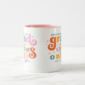 Grad vibes only grade party class of 2024 zweifarbige tasse (Mittel)