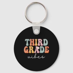 Grad Vibes Retro Groovy Vintag erster Tag des Scho Schlüsselanhänger