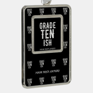 GRADE TEN ISH COOL 10. FUNNY NIEDLICH WHITE TEXT Rahmen-Ornament SILBER