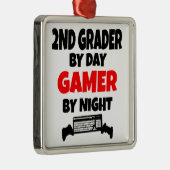 Grades by Day Gamer by Night Silbernes Ornament (Rechts)