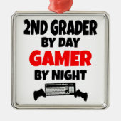 Grades by Day Gamer by Night Silbernes Ornament (Vorne)