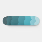 Gradient Blue Waves Muster Minimalistisch Skateboard (Horizontal)