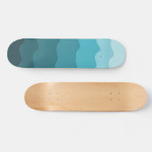 Gradient Blue Waves Muster Minimalistisch Skateboard (Horizontal)