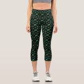 Gradient Green Irish Kleeblatt Pattern auf Black Capri Leggings (Vorderseite)