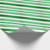 Gradient Green und White Stripes Geschenkpapier (Ecke)