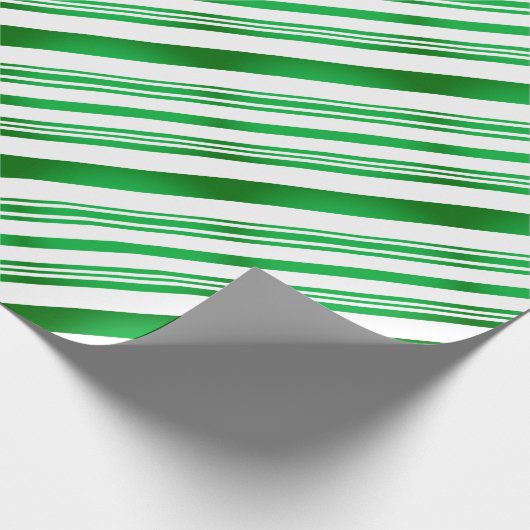 Gradient Green und White Stripes Geschenkpapier (Ecke)